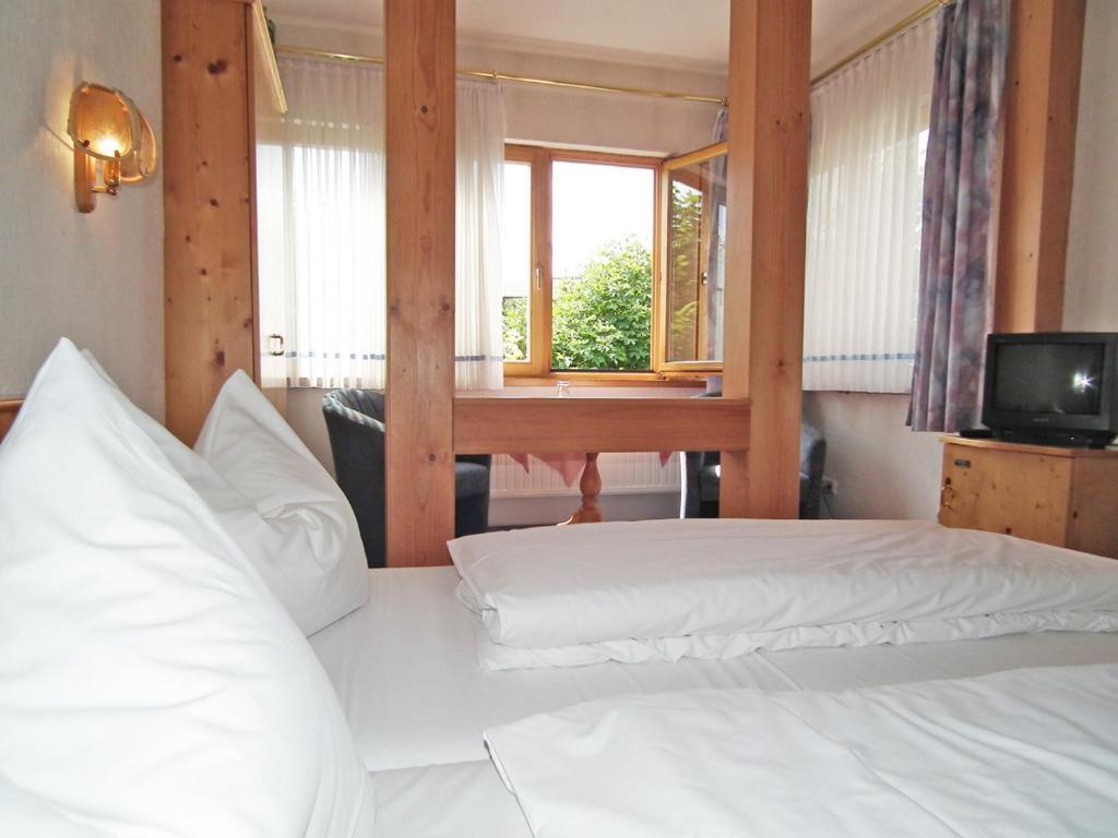 Gasthaus & Hotel Zur Linde Friedrichroda Room photo